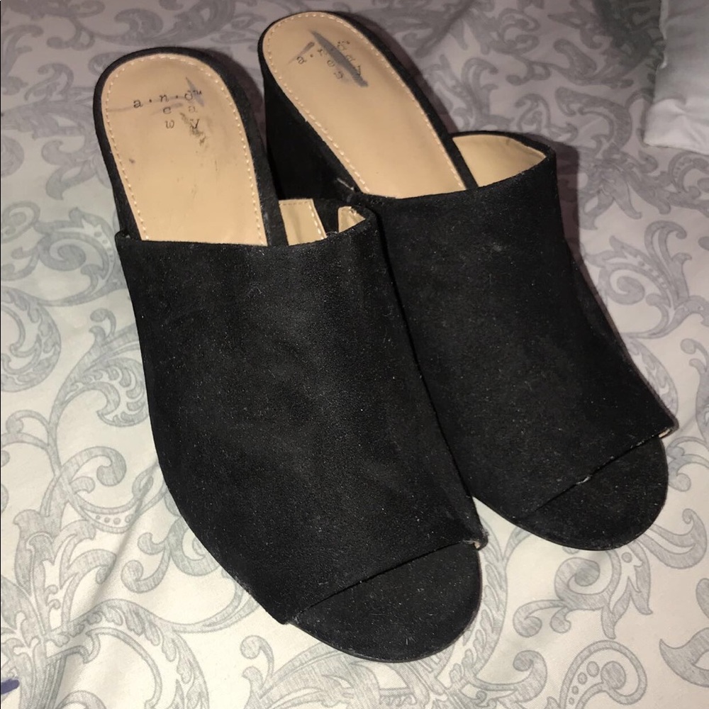 Mules - Picture 2 of 3